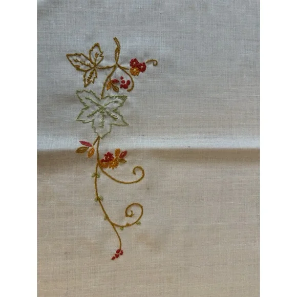 Vtg. Hand Embroidered Fall Thanksgiving Tablecloth Scallop Edge 56x77 Ivory - Picture 2 of 10